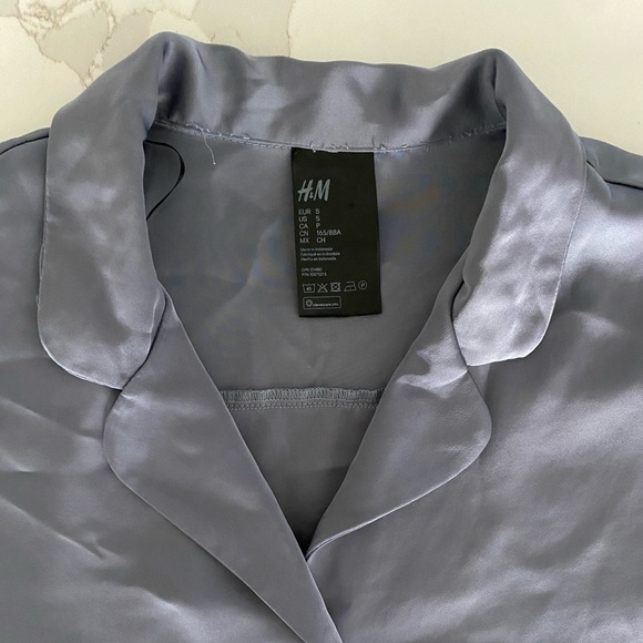 H&M satin-like button blouse. - Picture 2 of 4